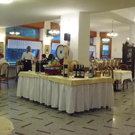 Hotel Magenta 3*