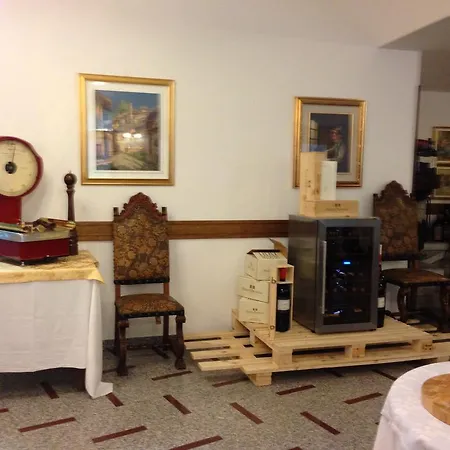 Hotel Magenta 3*