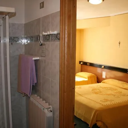 Magenta Hotel
